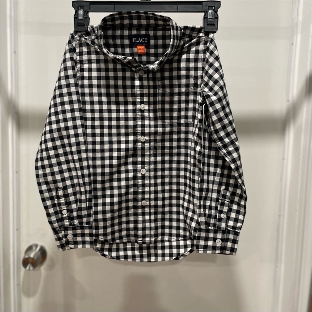 Children’s place boys collar shirt. Kids size 5/6. Excellent condition.